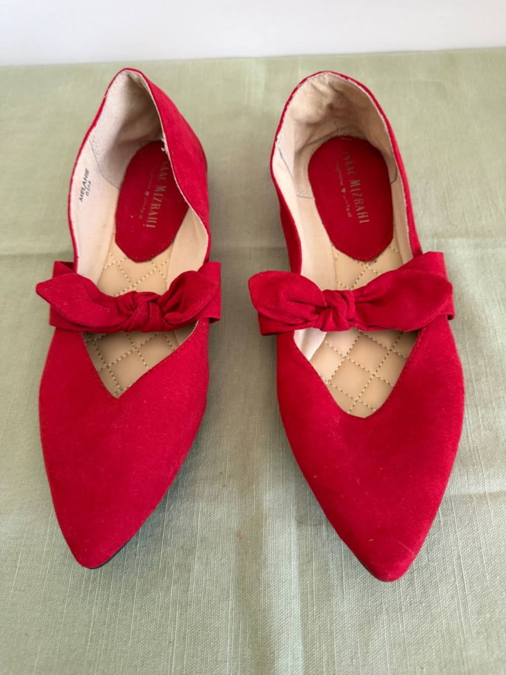 Issac Mizrahi Highline United Size 8.5M Red Suede pointed low heels with bow